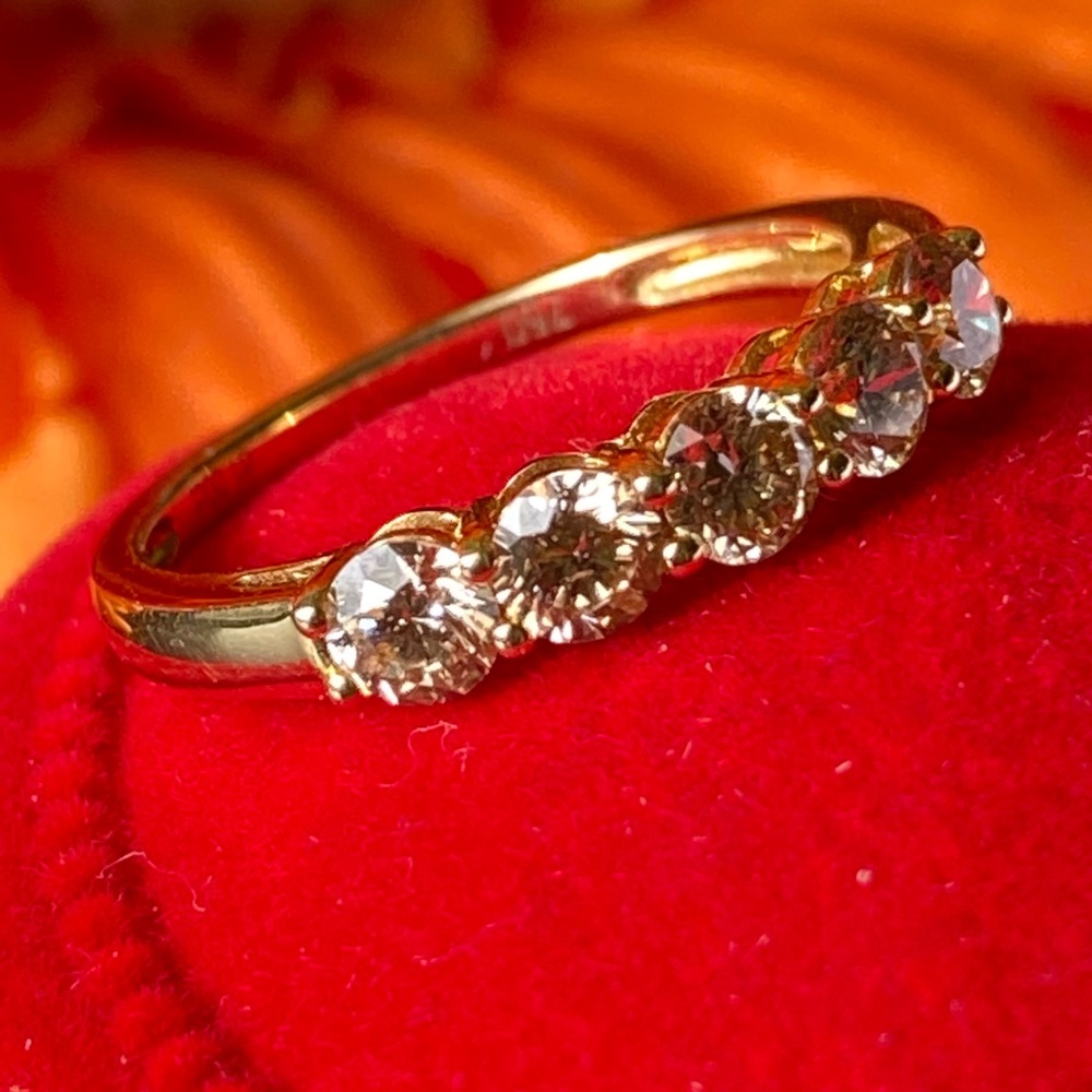 ❌SOLD❌Anniversary ring - Picture 2 of 6